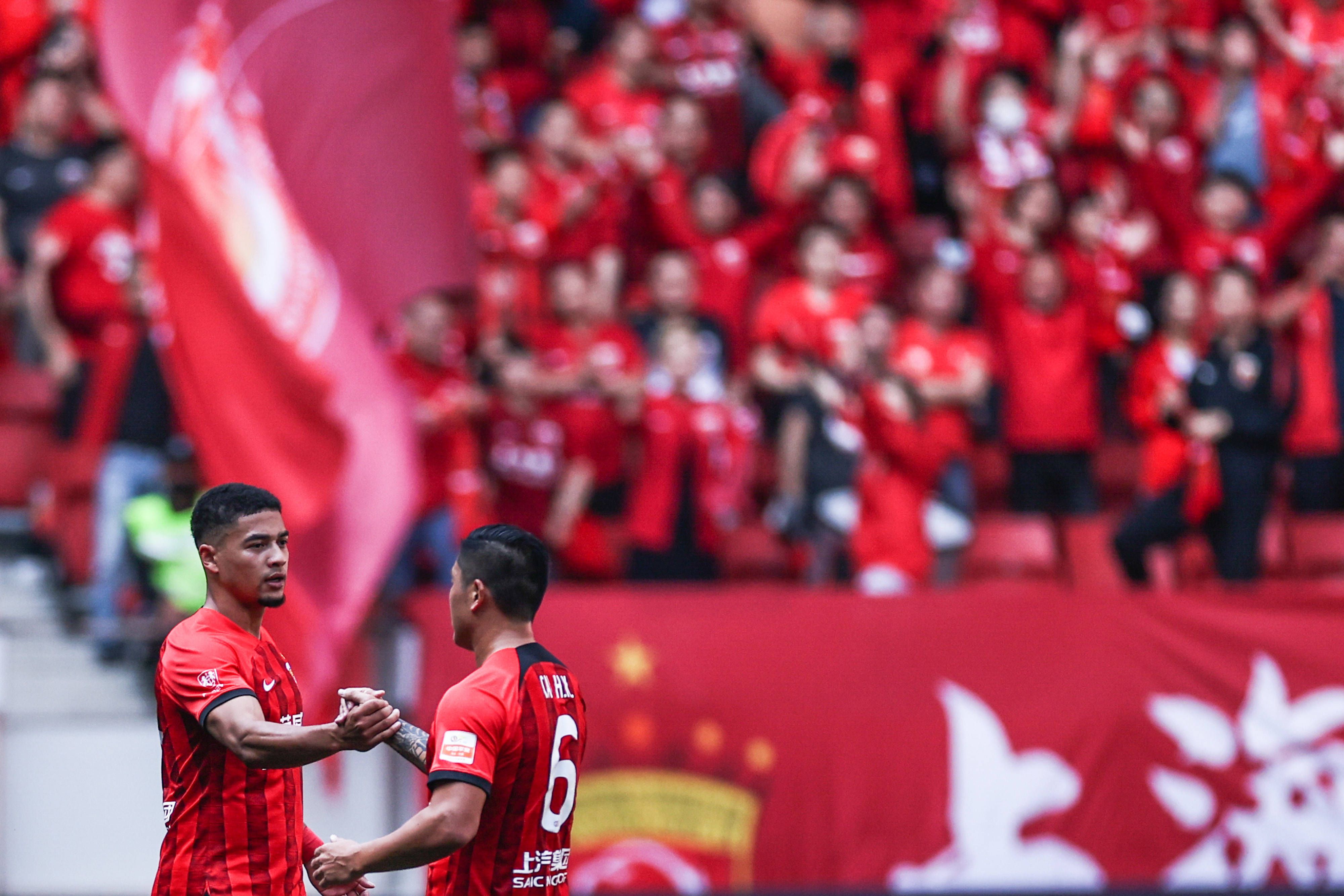 在欧冠小组赛1-1战平埃因霍温头名出线后，阿森纳主帅阿尔特塔在接受采访时表示，自己真的很喜欢球队在每一场比赛中的表现。